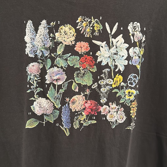 Supre size M floral graphic tee - Picture 2 of 4